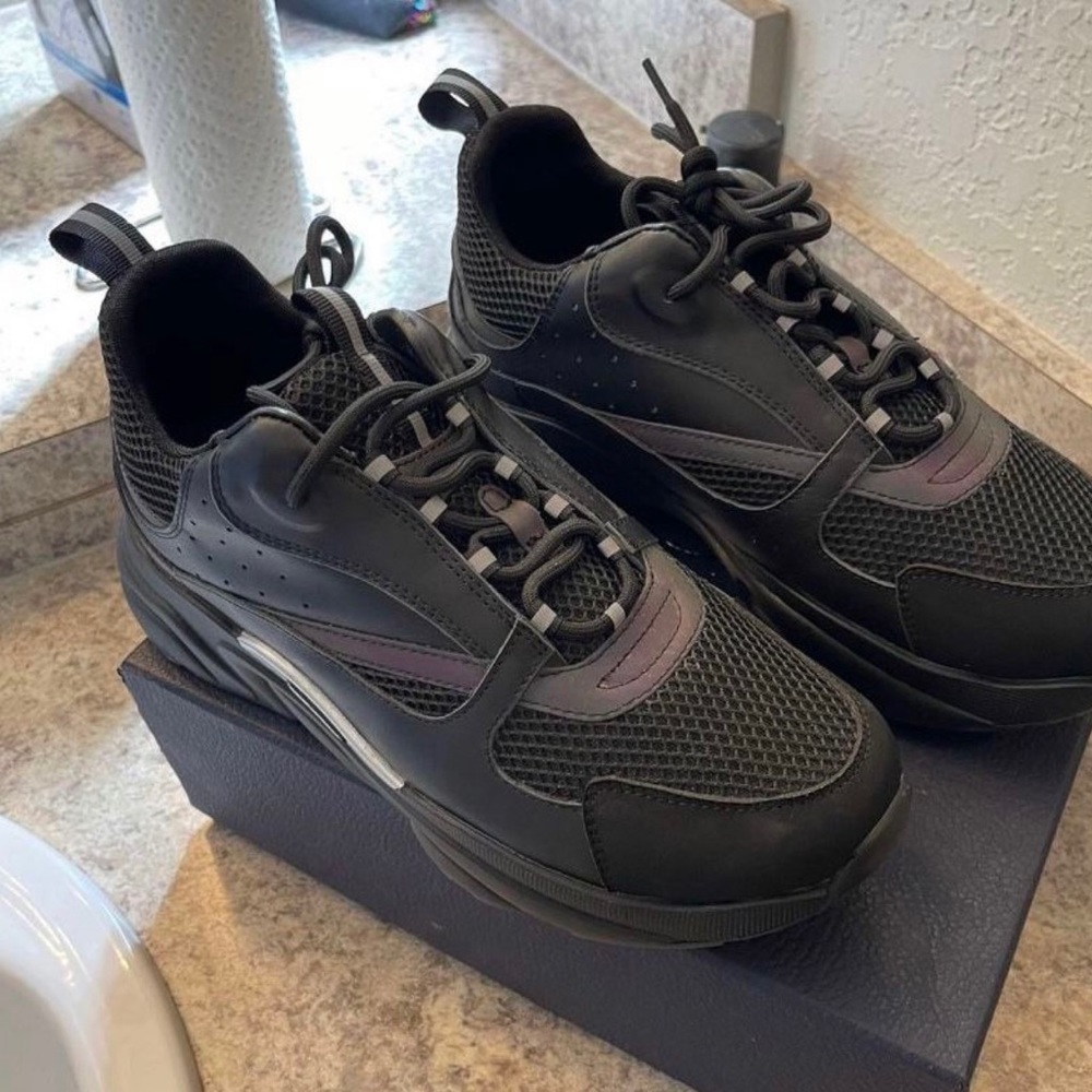 Dior B22